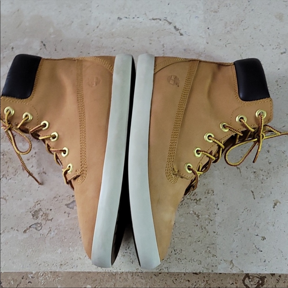 Timberland Flannery 6" wheat lace up boots / sneakers. #A1B31.